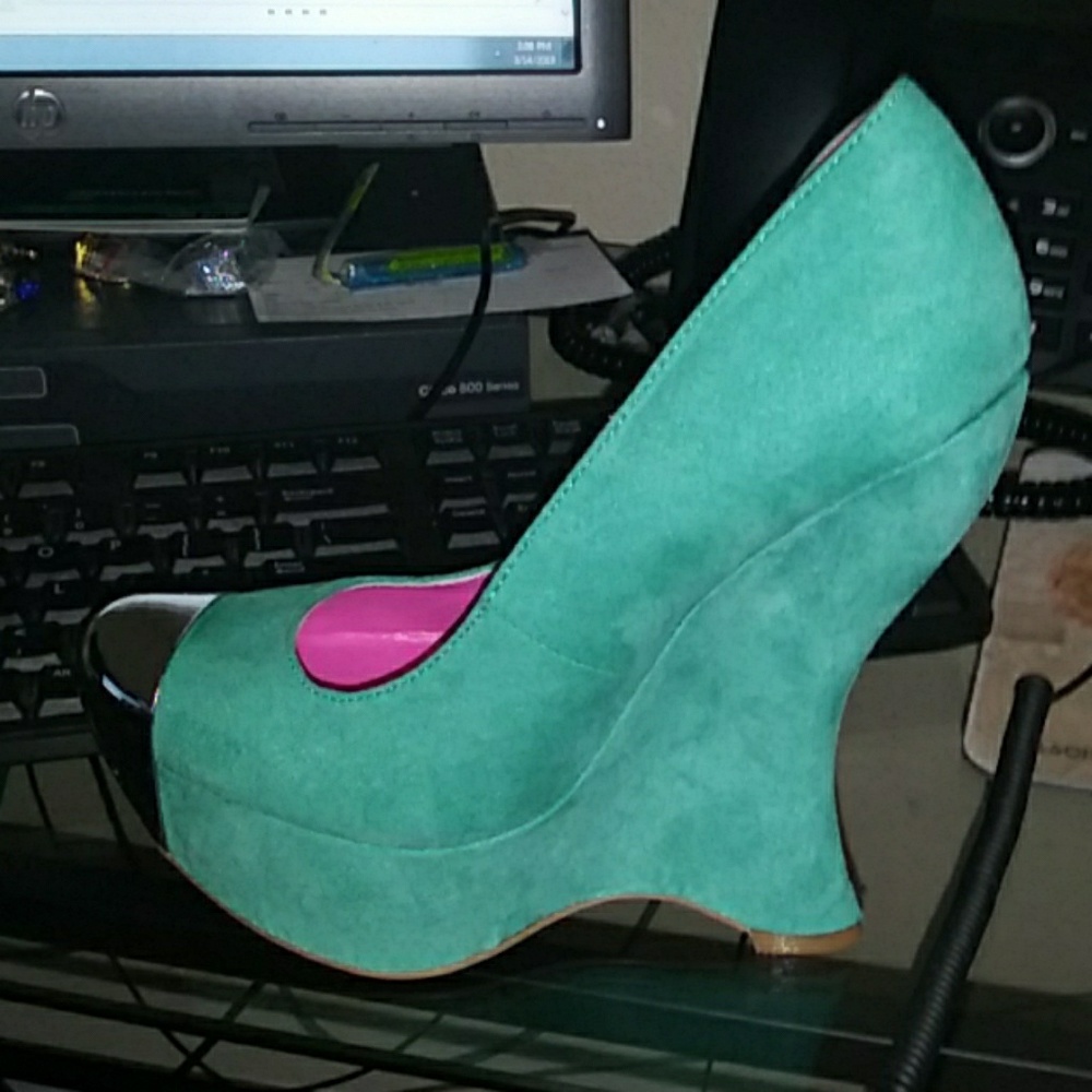Qupid mint suede pump